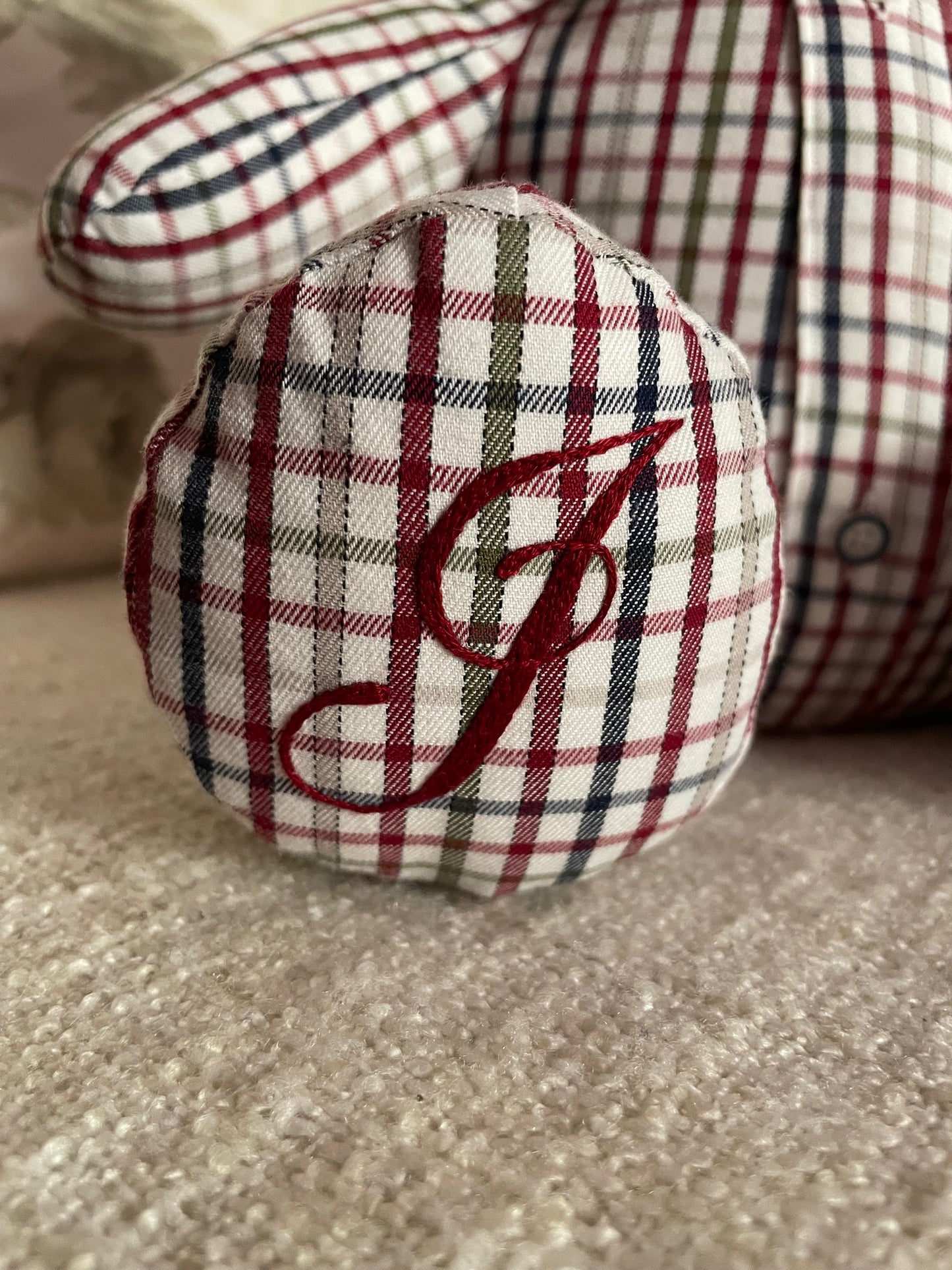 Osito de recuerdo con BORDADO de 1 palabra/letra grande